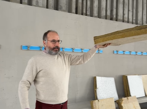 Un fermo immagine tratto dalla diretta social del sindaco
