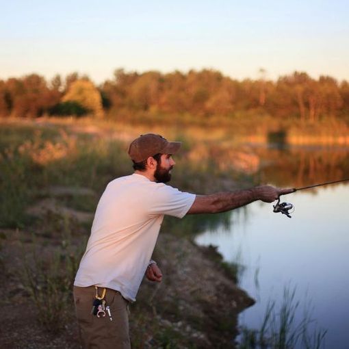 Cosa serve per pescare al lago: attrezzature e tecniche di pesca