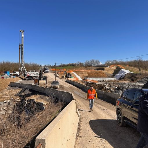 Alcuni momenti del sopralluogo sul cantiere dell'autostrada Asti-Cuneo grazie all'iniziativa di Itinera, Confindustria Piemonte e Confindustria Cuneo