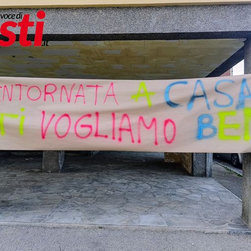 Gli striscioni preparati per festeggiare il suo ritorno a casa (ph. Merfephoto - Efrem Zanchettin)