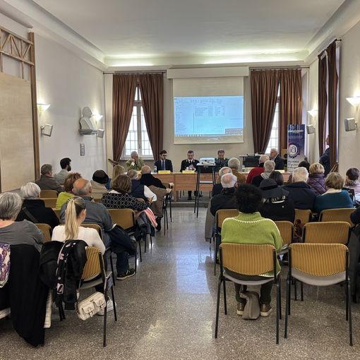 Asti, forze dell’ordine e anziani insieme contro le truffe: un confronto necessario