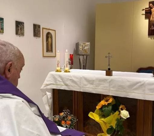 La prima fotografia del Pontefice dopo il ricovero del 14 febbraio