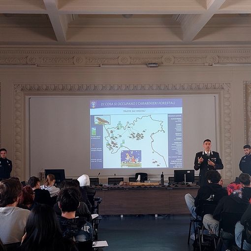 La voce... Delle scuole: i carabinieri all'istituto Alfieri per parlare di legalità