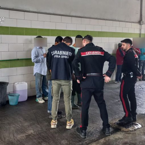 Due immagini dei controlli effettuati dall'Arma