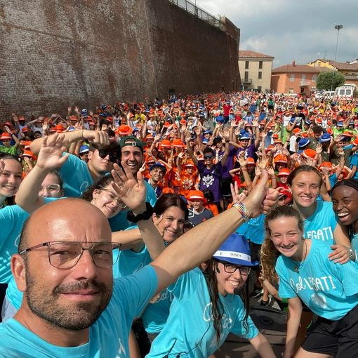 Selfie &quot;di gruppo&quot; postato dal sindaco Balliano sul suo profilo Facebook