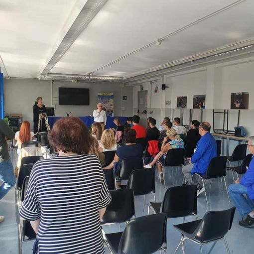 Due momenti della presentazione dell'iniziativa