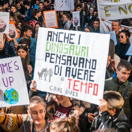 Oggi i Fridays for Future di Asti torneranno in piazza dopo il lockdown, per ripartire dall'ambiente