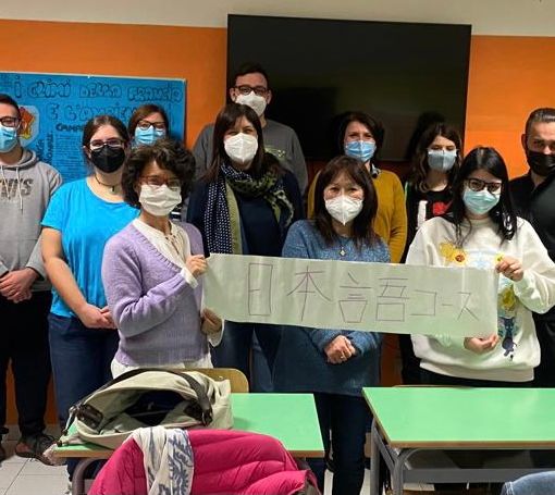 Midori Kondo con alcuni studenti del corso