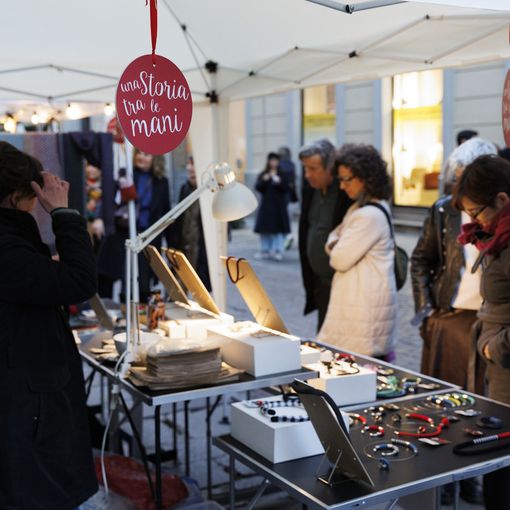Torino: ritorna “Una Storia tra le mani” il mercato artigianale – artistico