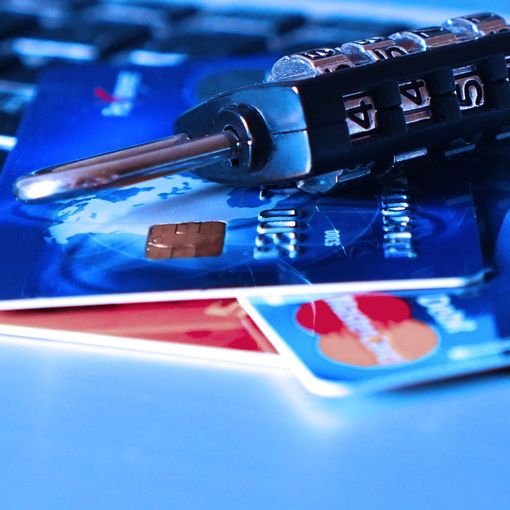 Furto dei dati a scopo di estorsione di denaro