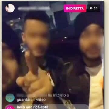 Rubano un biliardino e festeggiano con una diretta facebook: 4 ragazzi denunciati dai carabinieri