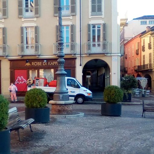 Intervento di Asp per la pulizia straordinaria del centro cittadino, tra piazza San Secondo e Statuto