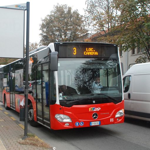 Consentito l’accesso ai bus di Asp anche dalla porta anteriore. Confermato obbligo di mascherina