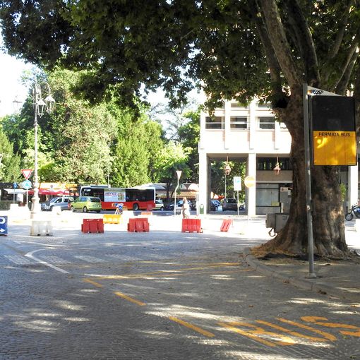 In piazza Alfieri la fermata dei bus Asp dei Portici Anfossi spostata sul lato Pogliani