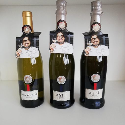 Il Consorzio dell’Asti presenta i nuovi neck hangers firmati da chef Alessandro Borghese