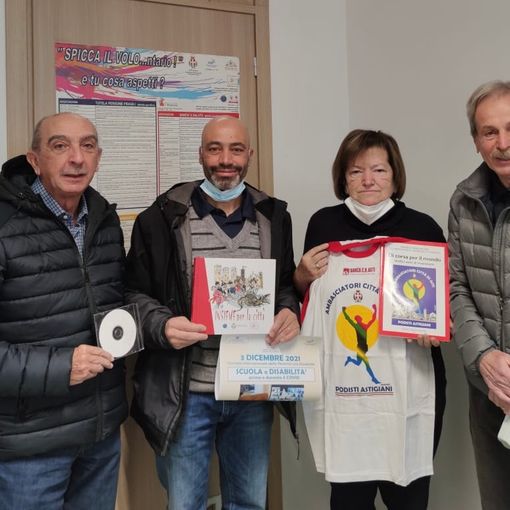 L'assessore Cotto con la delegazione di podisti ricevuti in Assessorato