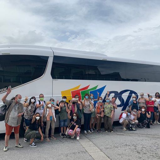 &quot;Asti in bus&quot;: partono i primi tour. Centinaia di astigiani sono già a bordo
