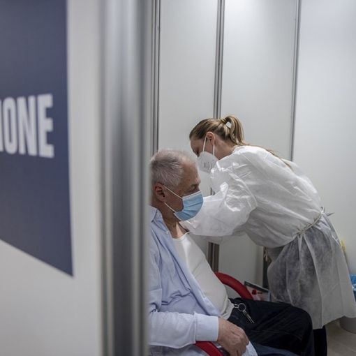 Terza dose per la fascia 40-59 anni: da lunedì 22 al via in Piemonte le prenotazioni in farmacia e sul portale