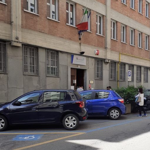 Interpellanza delle opposizioni per riconvertire temporaneamente i parcheggi di fronte all’Agenzia delle Entrate