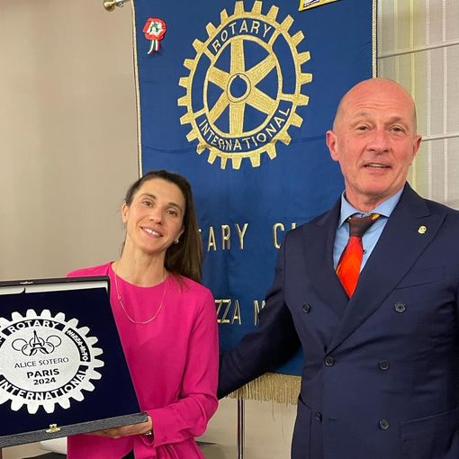 Alice Sotero ritratta con il presidente Rotary Club Paolo Marmo