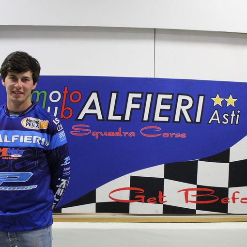 Edoardo Alutto con la maglia del moto club Alfieri
