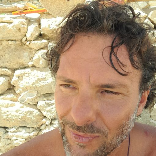 L'osteopata astigiano Andrea Montrucchio presenta il suo libro 'Come una bambola di sale'