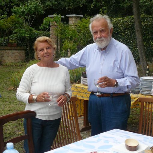 Anna Giulia Tranchini ritratta con il marito Giorgio nella loro abitazione di Agliano. Nelle due immagini, a fondo articolo, altri momento della vita &quot;aglianese&quot; della signora Anna Giulia