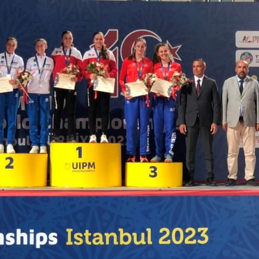 La Allara e la Gioia sul podio (foto tratta dal profilo Facebook della società Junion Pentathlon Asti)