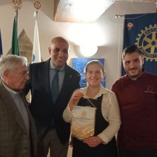 Nella immagine, da sinistra: Giuliano Noè, il presidente Hicham Barida, la titolare del “Ristorantino ‘n Cà ’d Bausan” Giuliana Noè con il suo fidanzato e chef del locale Roberto Bazzano