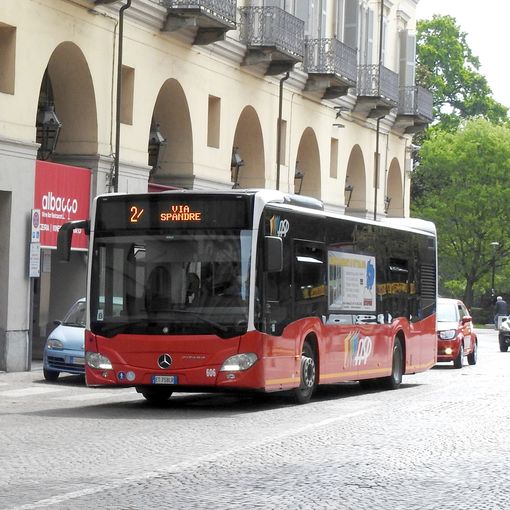 Un autobus Asp in servizio sulla linea 2