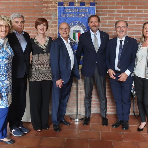 La rappresentanza degli “Azzurri Astigiani” con il presidente nazionale Stefano Mei (al centro).