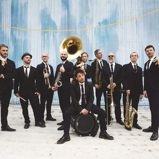 Sabato 30 novembre allo Spazio Kor arriva la Bandakadabra con &quot;Figurini&quot;, il nuovo spettacolo comico-teatral-musicale