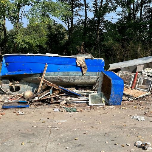 Asti: in zona recinto Santo Spirito abbandonata perfino una barca