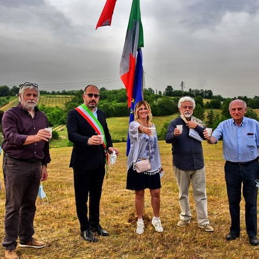 Nella foto d'archivio, scattata al Bosco degli Astigiani e risalente al novembre scorso, figurano da sinistra a destra: Renato Parisio, il sindaco Rasero, l'assessore Bologna, Sergio Miravalle e Piercarlo Grimaldi