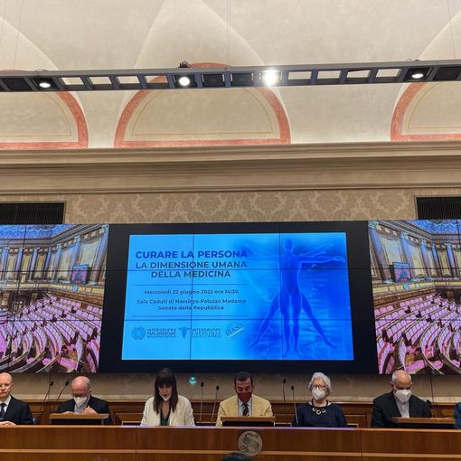 Dimensione umana e relazione con il paziente, a Palazzo Madama presentato il volume 'Curare la persona. La dimensione umana della medicina'