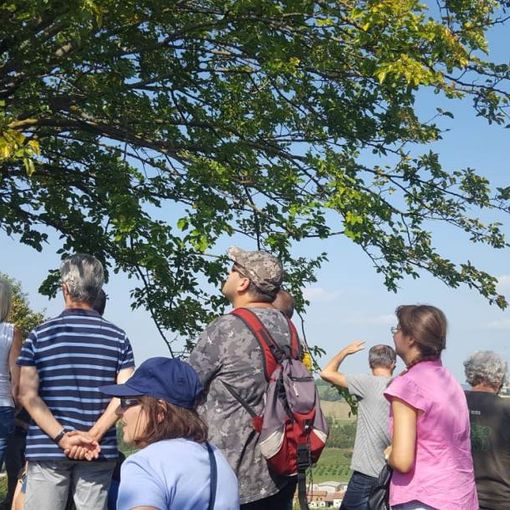 Sosta lungo il percorso della camminata di domenica