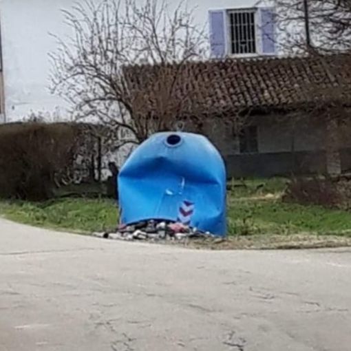 La campana distrutta dagli ignoti vandali