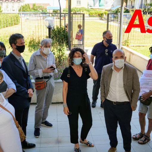 L'assessore Caucino ritratta, da Merfephoto-Efrem Zanchettin, durante una visita a condomini ATC di Asti