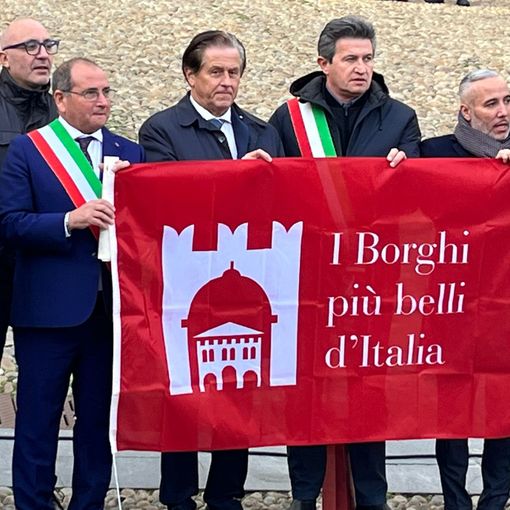 A Castagnole Lanze consegnata la bandiera de “I borghi più belli d’Italia”