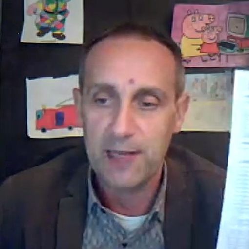 Un fermoimmagine tratto dalla diretta del capogruppo M5S