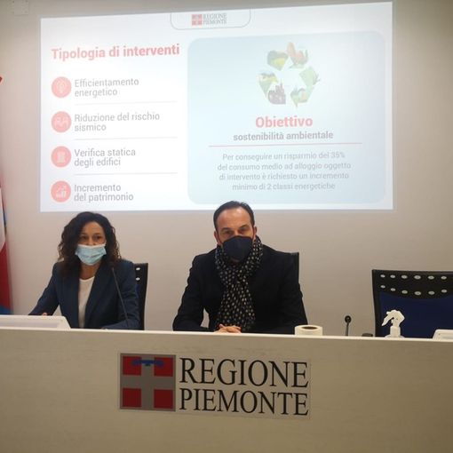 Il presidente Cirio e l'assessore Caucino ritratti nel corso della conferenza stampa