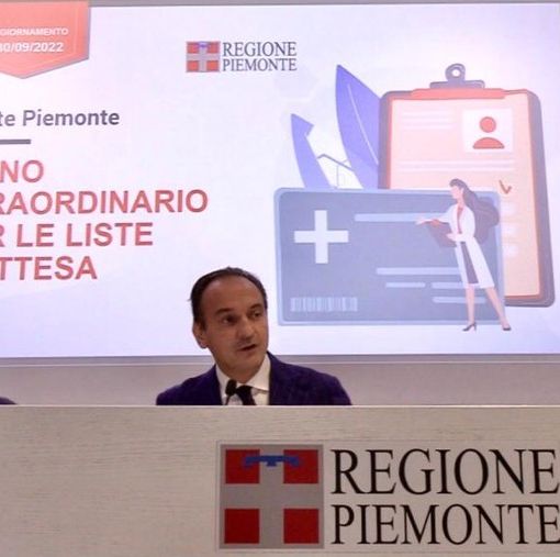 Il presidente Cirio e l'assessore Icardi (alla sua sinistra) nel corso della conferenza stampa