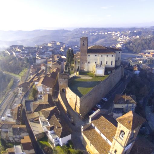 Il Comune di Cisterna ha detto no all'installazione dell'antenna Wind 3 di fronte al castello