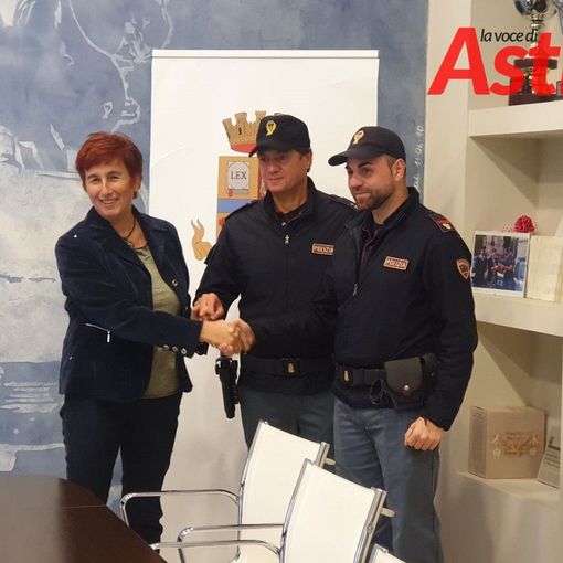 &quot;Tirato fuori prima che crollasse un muro&quot;. Agli agenti delle Volanti intervenuti a Revignano i complimenti del Questore di Asti