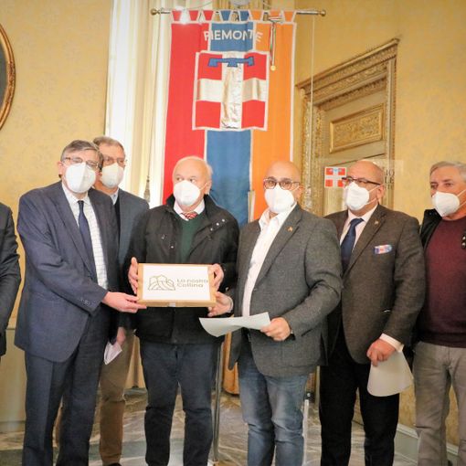 La consegna della petizione per il ripristino della linea ferroviaria Chivasso-Asti