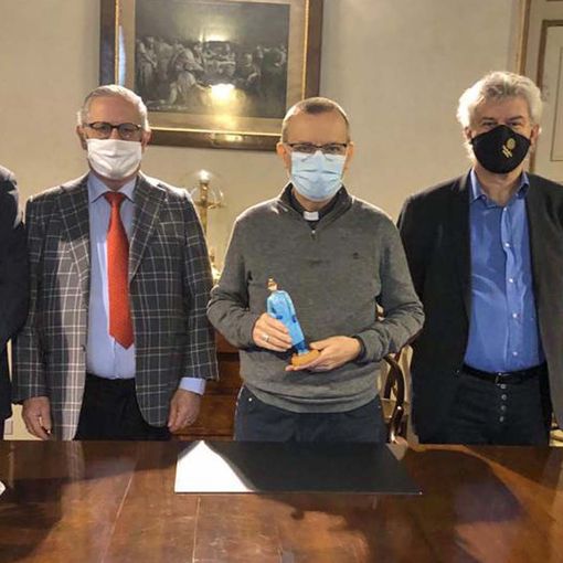 Nella foto, da sinistra a destra: Giansecondo Bossi, Roberto Dellavalle, il vescovo Prataro, Marco Reggio e Diego Furia