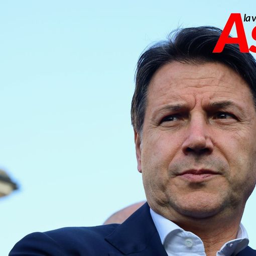 Il leader M5S ed ex premier Giuseppe Conte ritratto nel corso della sua visita astigiana (Ph. Merfephoto - Efrem Zanchettin)