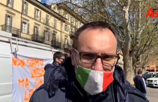 Un fermo immagine della videointervista al vicesindaco realizzata il 7 aprile 2021, nel corso di una manifestazione di protesta dei commercianti