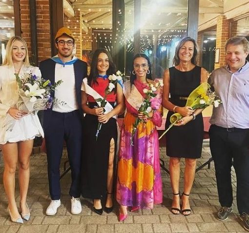 Nella foto, da sinistra a destra: Alessia Erbabona (Damigella di Viatosto 2022), Davide Caretto (Cavaliere di Viatosto 2022), Deborah Novara (terza classificata Damigella di Viatosto 2022), Samira Dalilat (seconda classificata Damigella di Viatosto 2022), Monica Cantatore (Dama di Viatosto 2022), il rettore Giovanni Binello