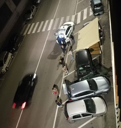 Incidente in corso Alessandria: un’auto ha abbattuto il dehor di un bar [GALLERIA FOTOGRAFICA]